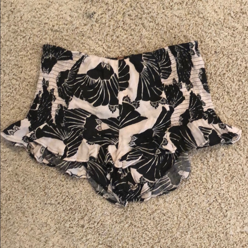 FREE PEOPLE ruffle shorts